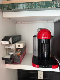 Nespresso Verturo w/Pods & Descaling Solution