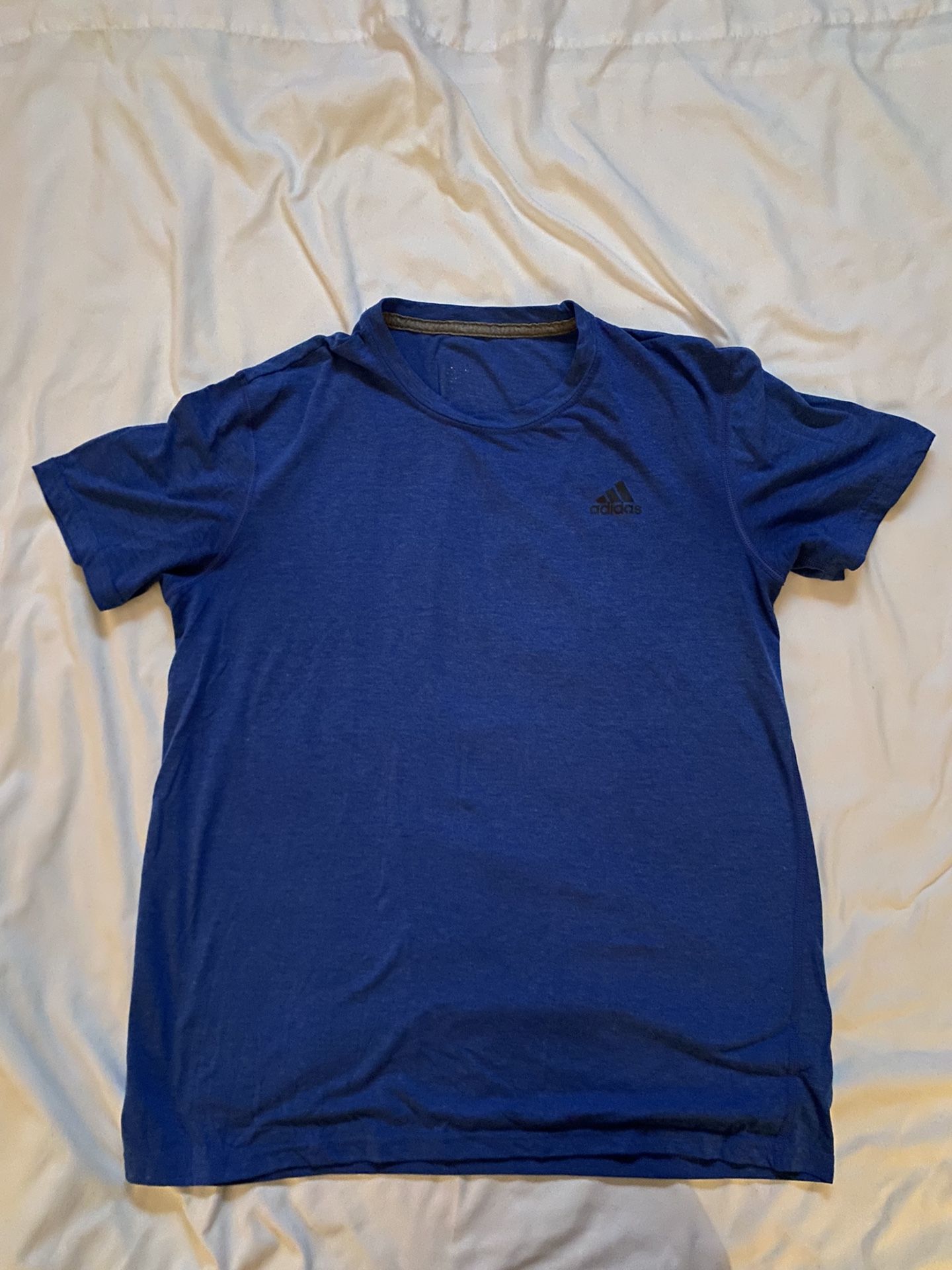 Adidas Men’s shirt Size Small