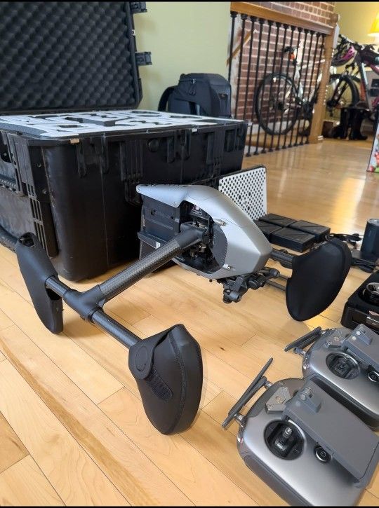 DJI Inspire 2 X5s Drone w/
Accessories