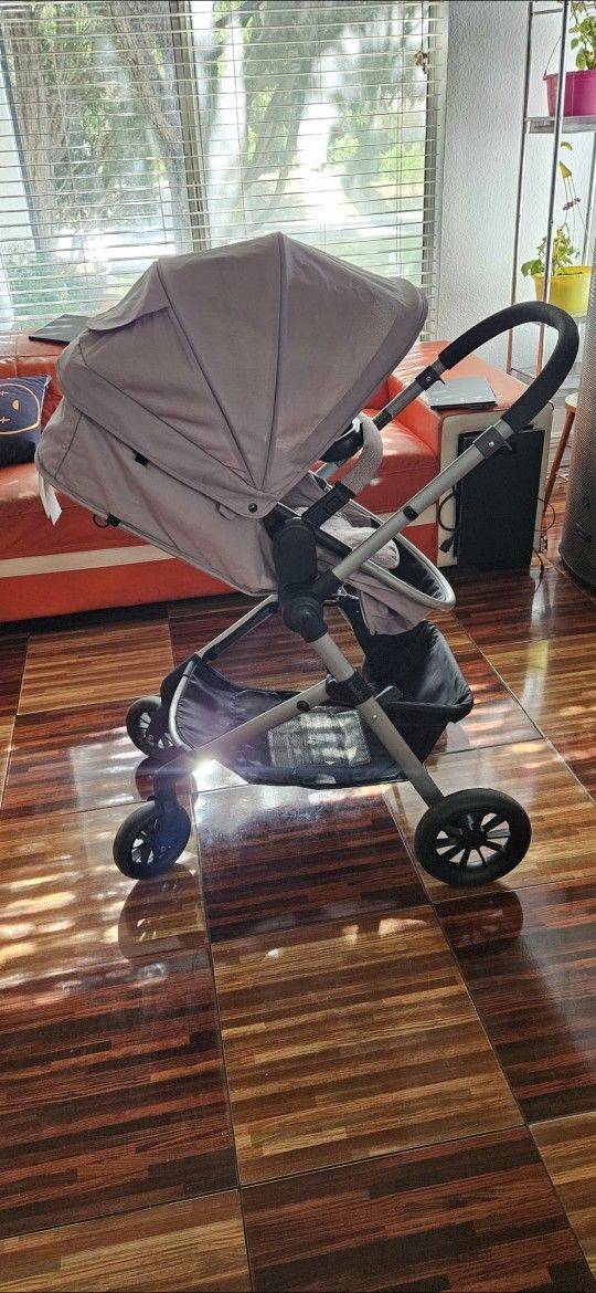 Evenflo Pivot Stroller And Bassinet