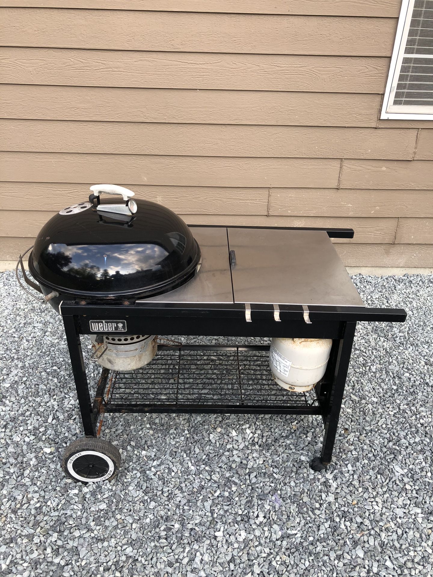 er charcoal grill with gas starter for Sale in Edmonds, WA OfferUp
