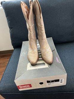 Lightly Worn Dingo Boots Light Brown 7