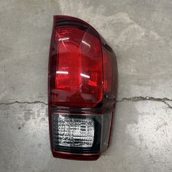 Tail Light For 2018-2023 Toyota Tacoma Passenger Side Halogen Assembly