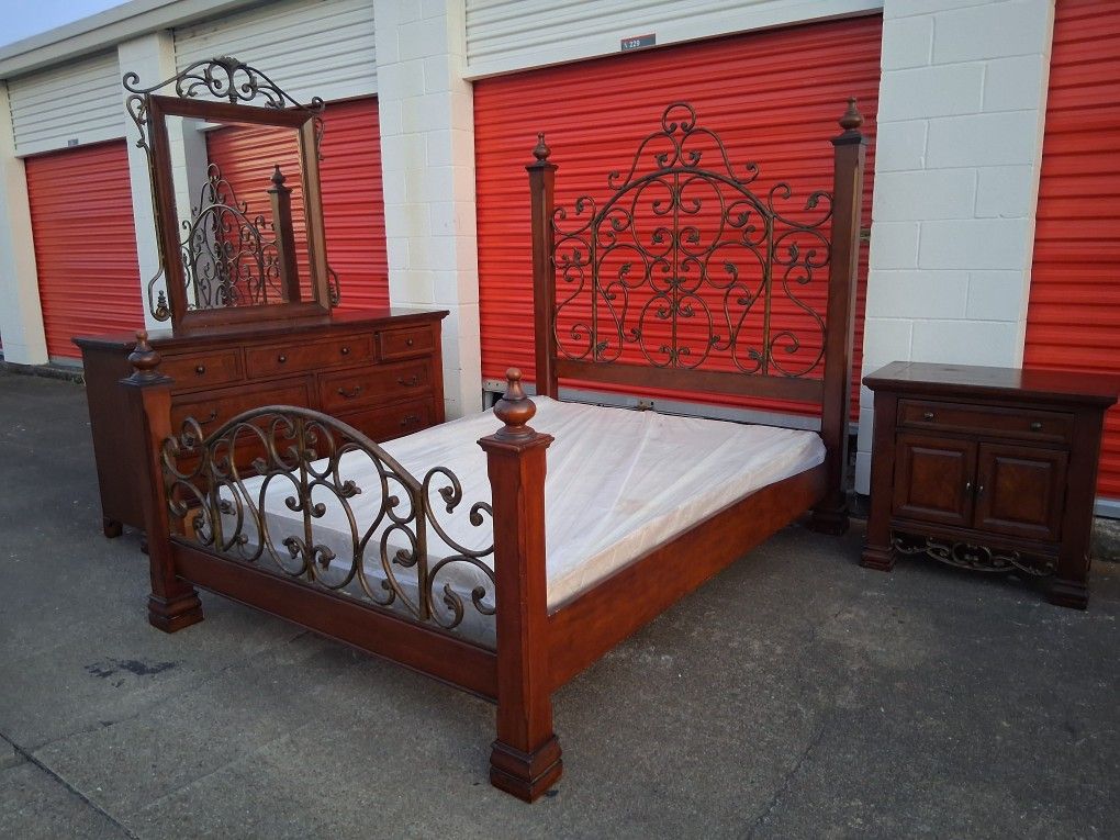 Qun Sz Bd St With Base Good Condition 