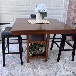 Breakfast Table With Chairs 