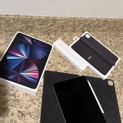 Apple I Pad Pro(3rd Generation) A2377 256GB,Wi-Fi, 11 In-silver