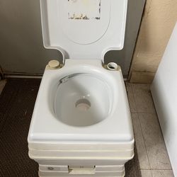 RV  Toilet 