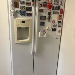 GE side by side refrigerator
