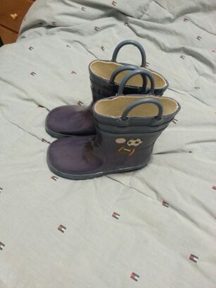Boys rain boots size 10 11