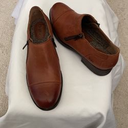 New b.o.c Brown Leather Size 8 Cushion 