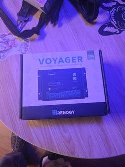 (New) Renergy Voyager 20 amp solar charge controller brand new inbox