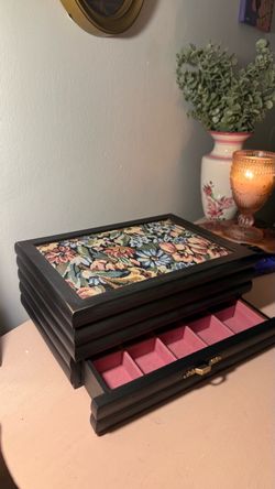Vintage Floral Jewelry Box