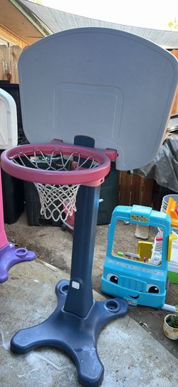 Toy basketball hoop