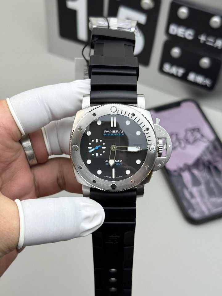 Fine Fashion Men's Mechanical Movement Watch with Box