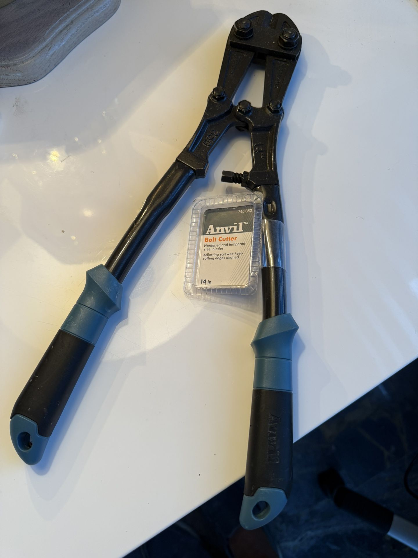 14 Inch Bolt Cutter Must Sell Only $15  Brand New Paid $25