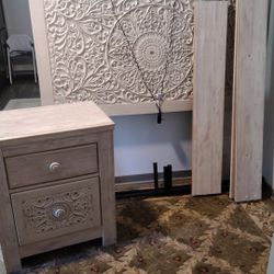 Ashley Paxberry Full Panel Bed & Nightstand $100