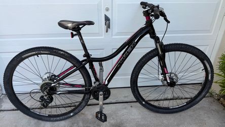 Trek Cali 29er mountain bike 29 inch bicycle small, front suspension, 24 speed disc brakes