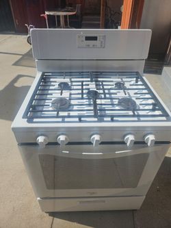 Whirlpool 5 burner stove and fridge air refrigerator