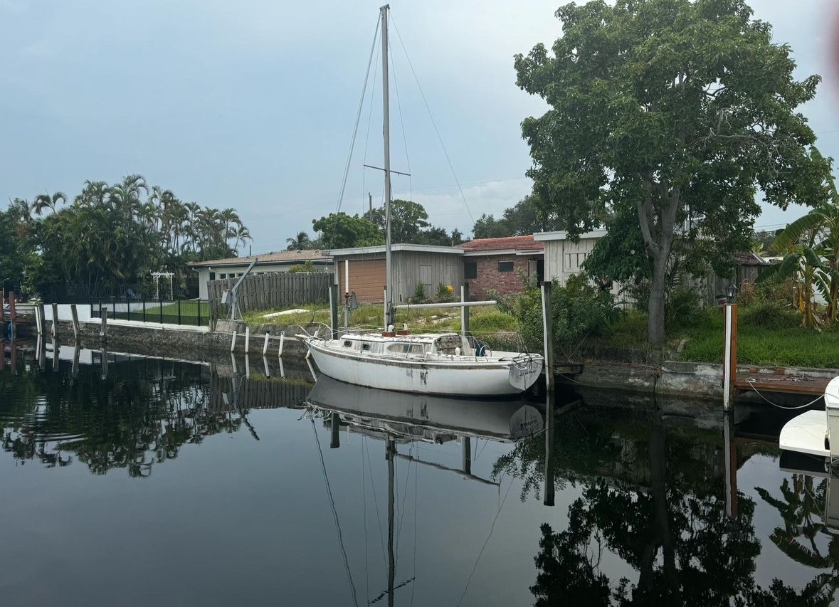 1970 Columbia 28-Foot Fiberglass Sailboat - Project Boat for Sale