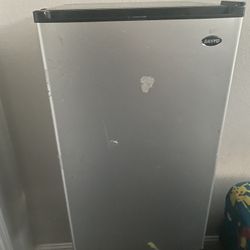 Sanyo Mini Fridge