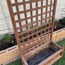 Wood Standing  Plant Bed With Trellis