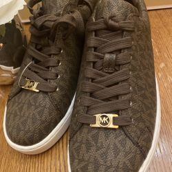 Authentic Michael Kors logo-print PVC sneaker. 1" flat sole. 7.5