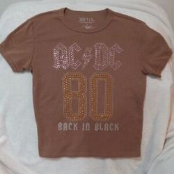 XL Women Vinyl Icons AC/DC "Back in Black" 80 studded graphic tee. iconic band logo and the number "80" (likely commemorating the 1980 releas