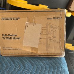 Una Base Para Poner La Tele En La Pared, Una Llave Para La Cocina Y Unos Accesorios Para El Baño Todo Por $70.00