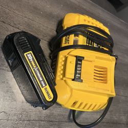 DE WALT FAST CHARGE  BATTERY CHARGER WITH BATTERY 