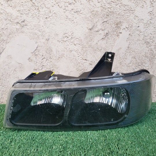 2003-2024 CHEVEROLET EXPRESS GMC SAVANNA VAN LEFT DRIVER HEADLIGHT OEM