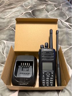 Kenwood NX - 5200 -K3 2-Way Radio/ Walkie-Talkie