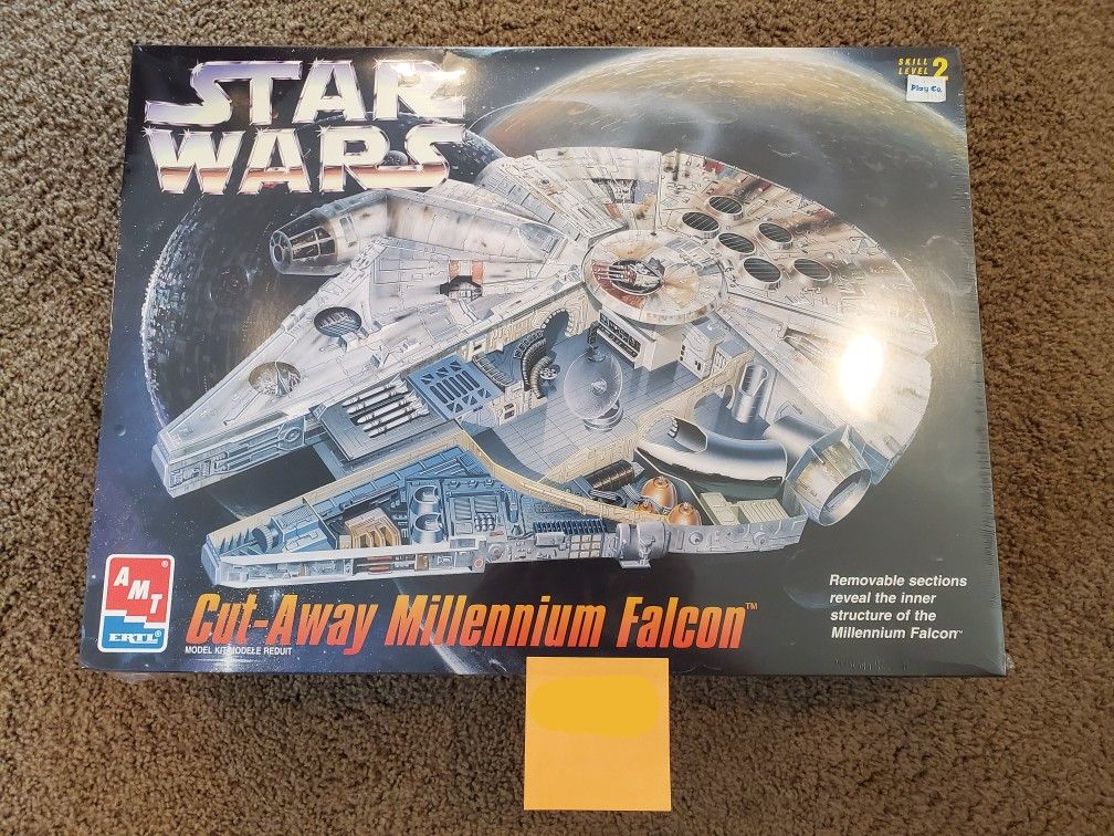 Star Wars AMT/ERTL Cutaway Millenium Falcon Model Kit