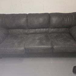 2 Sofas 