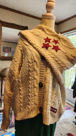 PRELOVED Taylor Swift Size XSMALL Cable Knit Cardigan with Star Patches