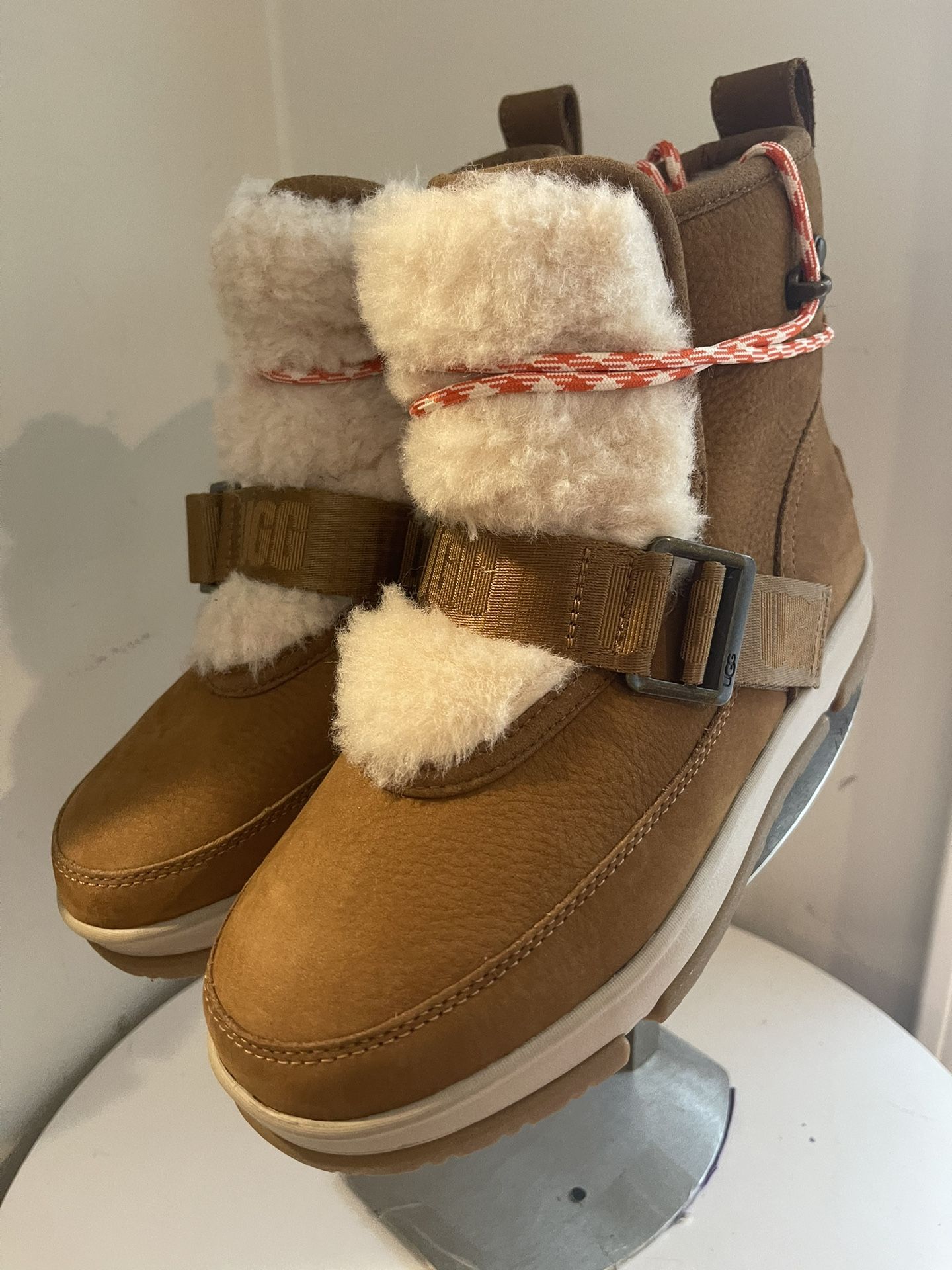 UGG Women's Classic Weather Hiker Snow Boot Brand new Size