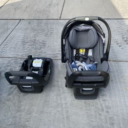 Graco  Premier Snugride Car Seat (2 Bases) 