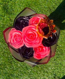 7 Count Pink and Black Bouquet with Crown