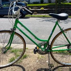 Vintage Schwinn Varsity Girl's 10 Speed Road Bike Clean