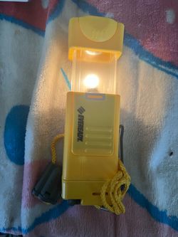 Vintage Eveready Yellow Portable Flashlight Lantern
