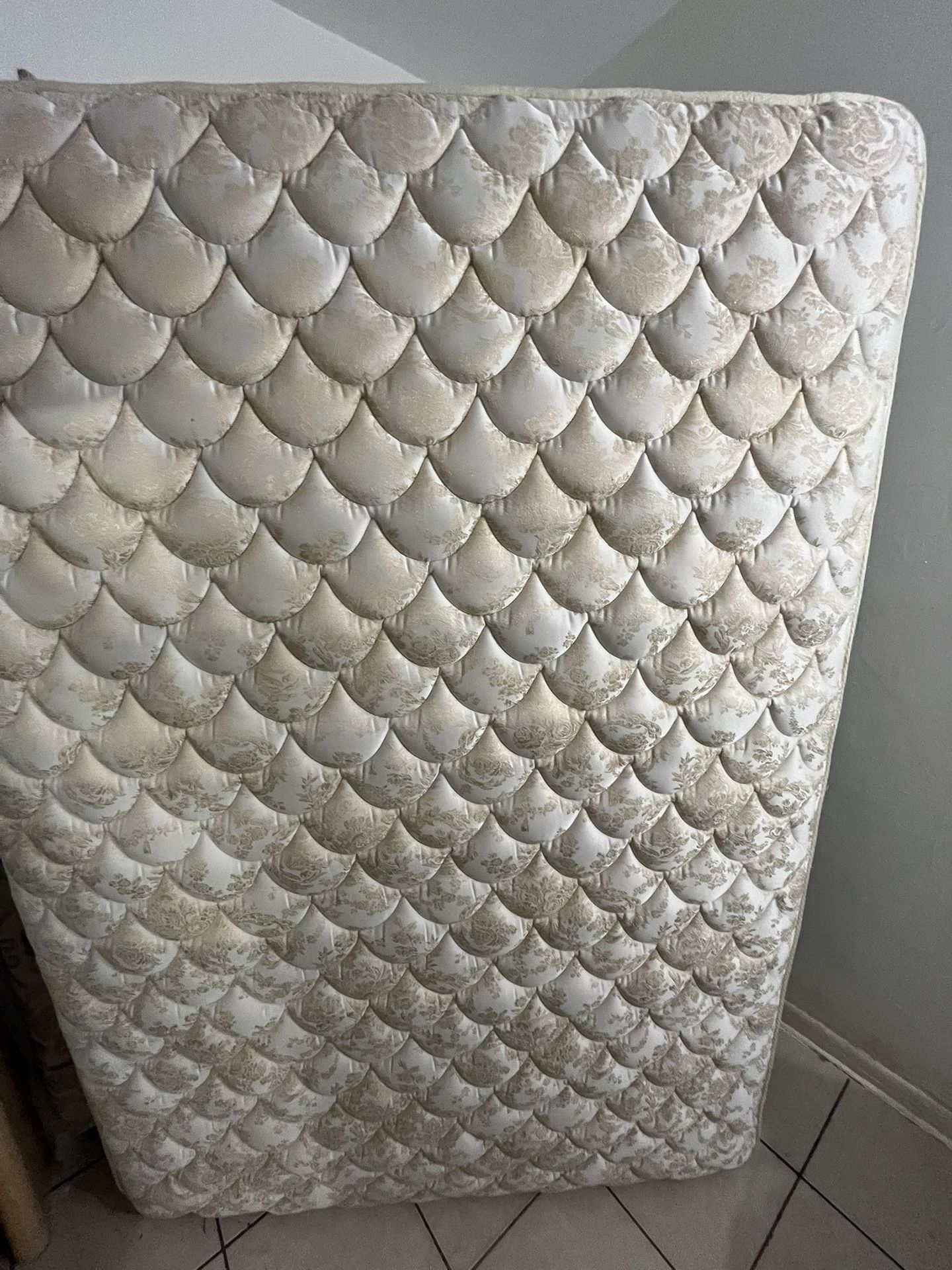 Size Full Box Spring and Mattress ! 