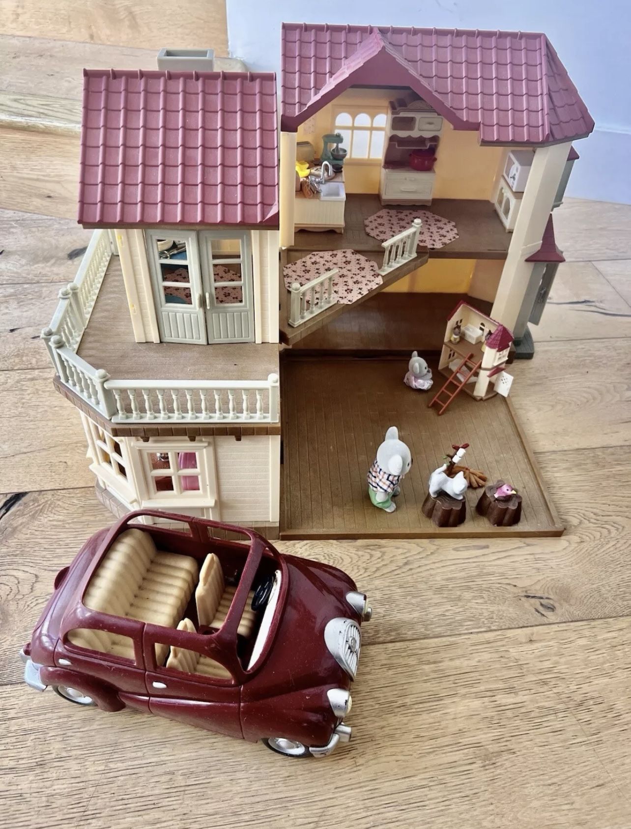 Doll House Calico Critters Working Lights! With Accessories, Furniture, Car, Mini doll house that goes inside the doll house!