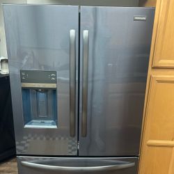 Frigidaire 27.8 Cu Ft 3 Door 36 Inch French Door