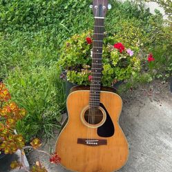 Vintage Yamaha FG 300 Red Label Acoustic Guitar Japan