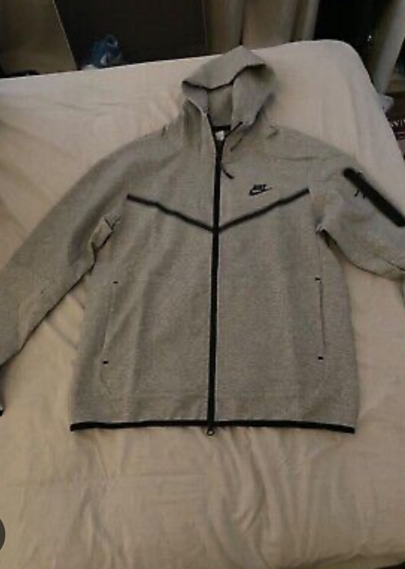 Medium Nike Tech Hoodie