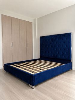 Blue king velvet bed / cama king azul velvet