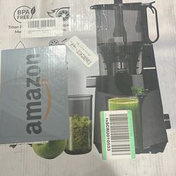 Self feeding hopper slow juicer