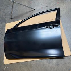 Toyota avalon 2019-2022 front left door shell *damaged* B2