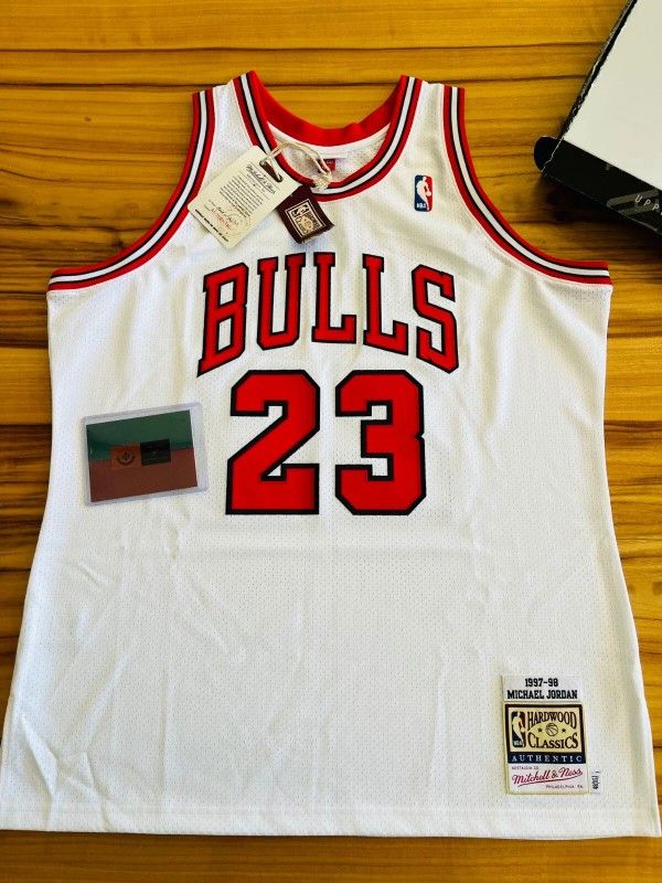 ***Signed*** Michael Jordan 97-98 White Chicago Bulls M&N Jersey XL 48 UDA COA