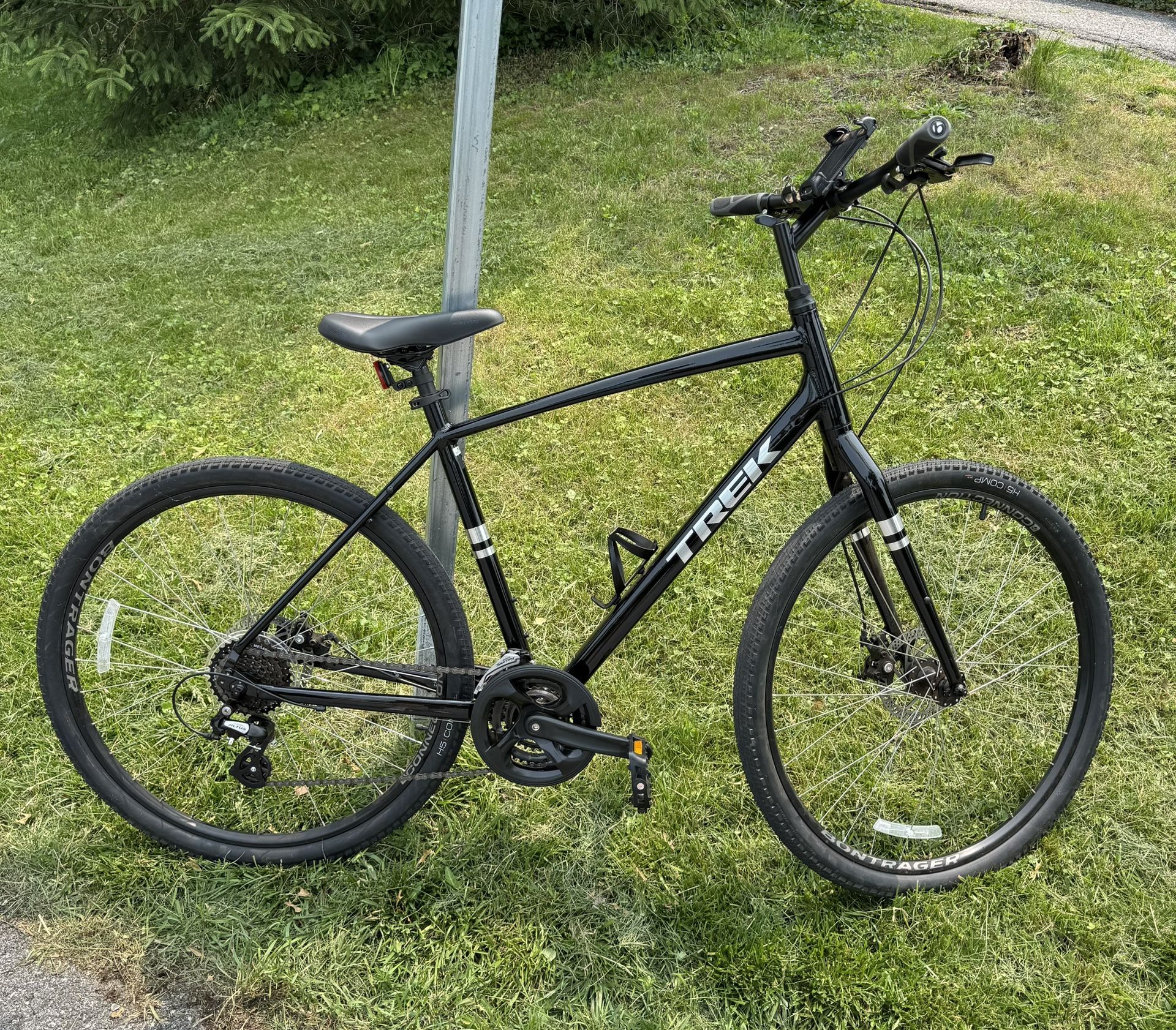 Trek Verve 1 Size: XL comes with bike rack