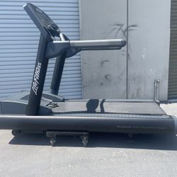 Life Fitness CLST Integrity Treadmill Remanufactured